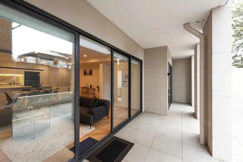 Luxe 3 Bedroom Apartment With Parking