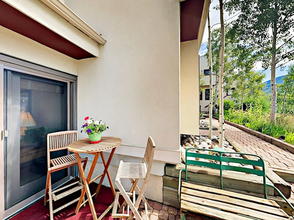 1800 Burgess Creek Rd 103 Condo by RedAwning