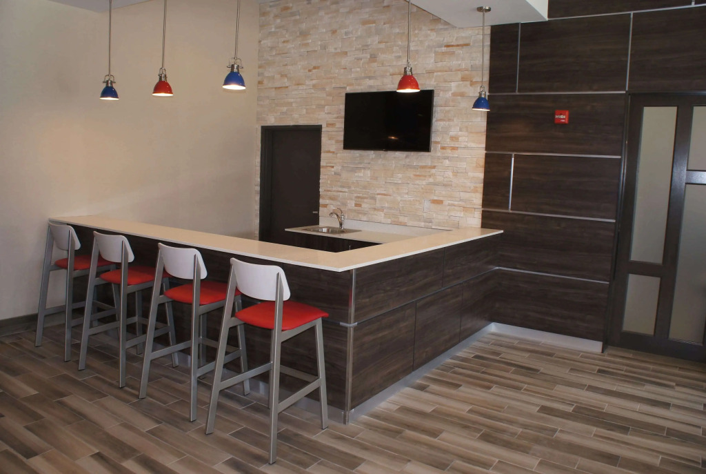 La Quinta Inn and Suites by Wyndham Bloomington