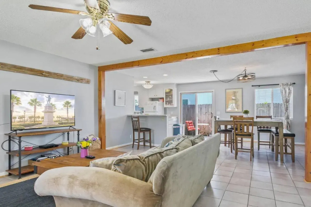 Beach Bungalow 700
