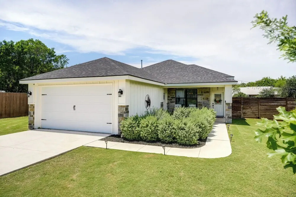 Updated New Braunfels Home w/ Fire Pit!