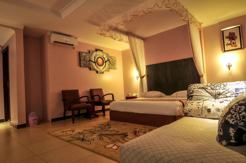 Russell Hotel