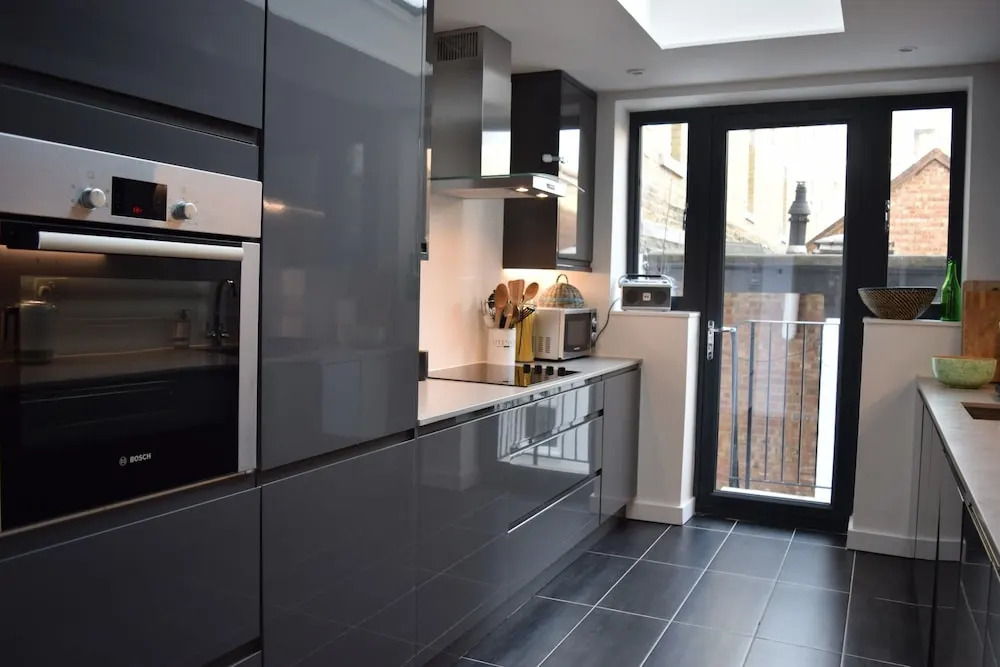 Stunning 3 Bedroom Apartment in South London