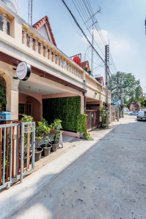 Baan Mee Suk Ayutthaya