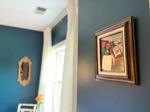 1823 Historic Rose Hill Inn