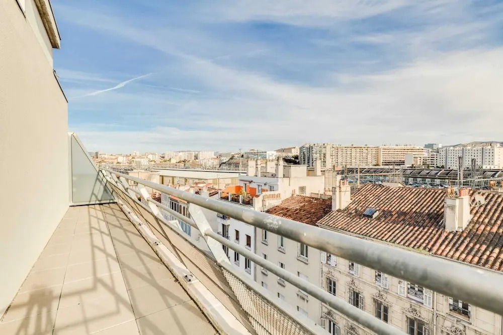 Bright T3 of 54m ² With Balcony
