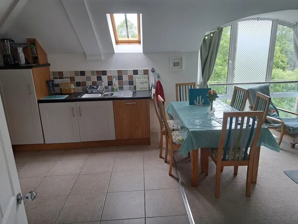 Shell Hill 3-bed Apt, Sleeps 6, 15 Mins to Beach