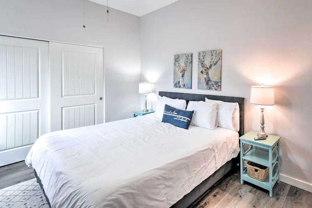 Dog-friendly Canalfront Condo in Ocean Shores