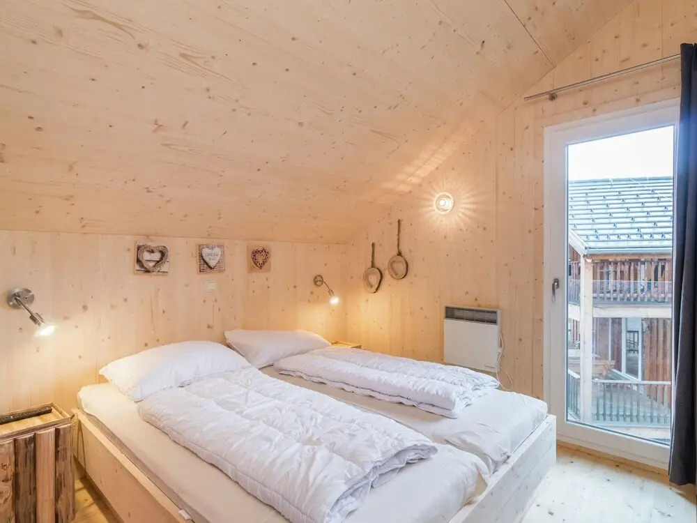 Cosy Chalet With hot tub