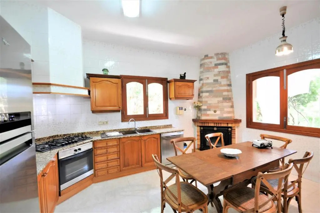 Beautiful 5-Bed House quiet area close to Campos