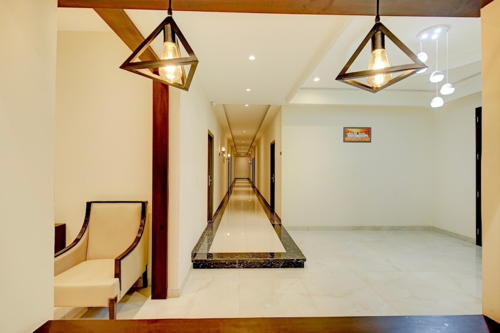 Collection O Ovel Hotel Grand