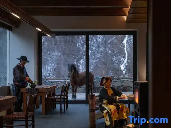 Yanlan Xue Xiu · Snow - domain Secret - land Homestay (Siguniang Mountain Scenic Area Store)