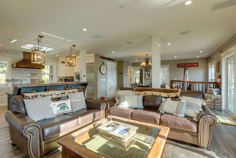 Lake Tahoe Views & Hot Tub: Stunning Luxury Home!