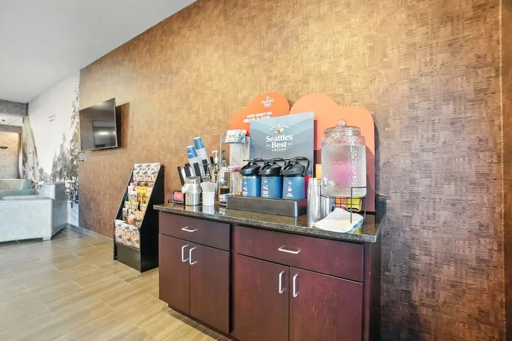 Cobblestone Hotel & Suites - Bellefontaine