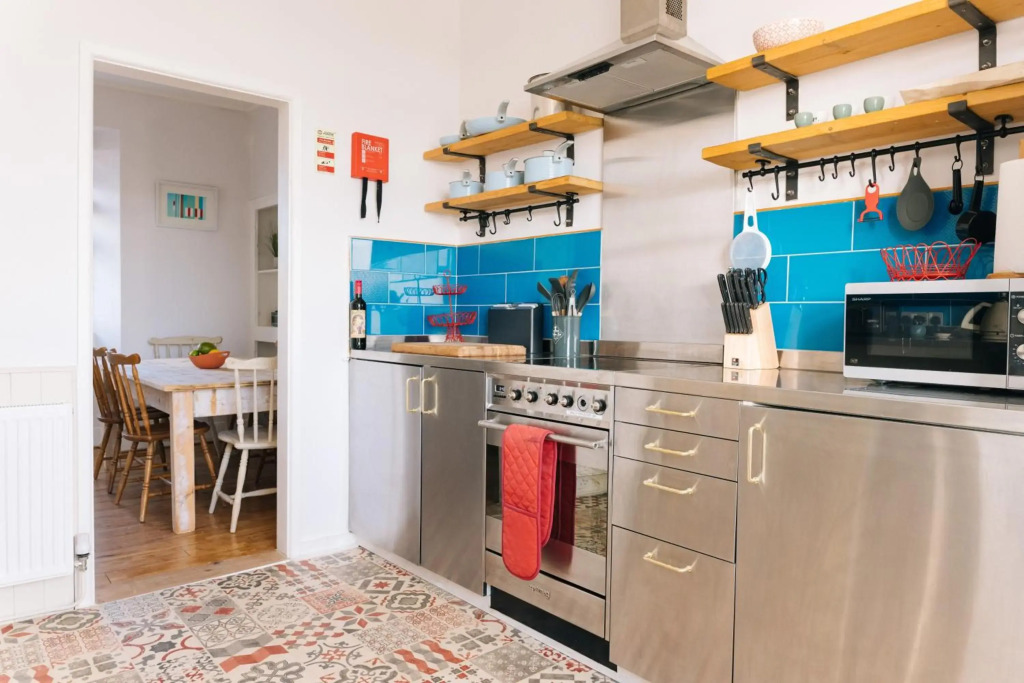 The Mexico Inn, Flat Two