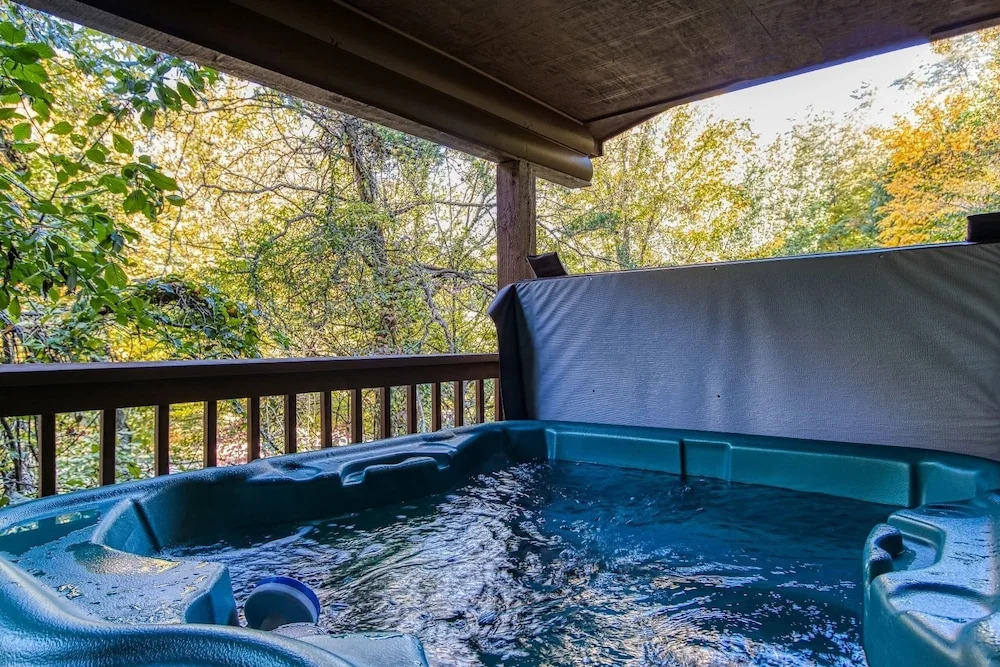 Er38r Grandpa's Getaway - Great Location- Close To Town 2 Bedroom Cabin by RedAwning