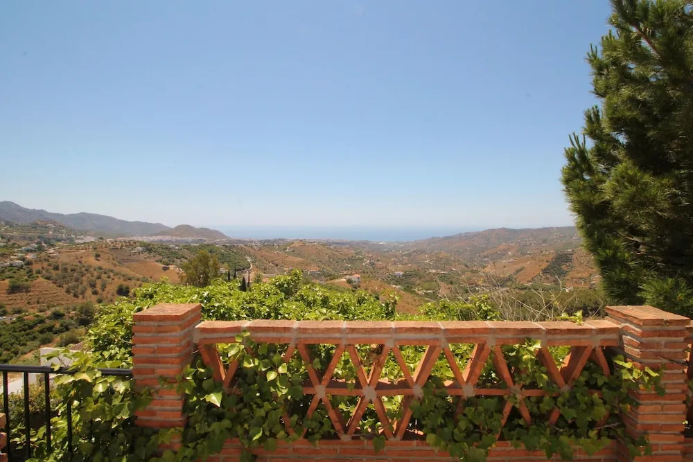 1075 Villa Rosa