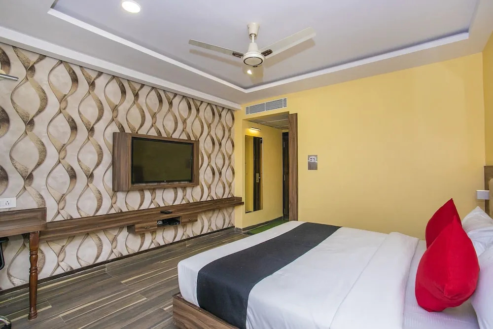 Capital O 18788 Phoenix Hotel & Resort