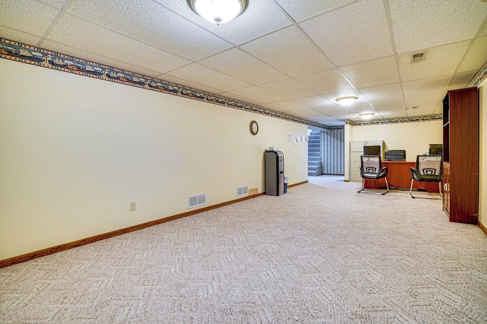 12 Mi to St Paul: Pet-friendly Home w/ Backyard