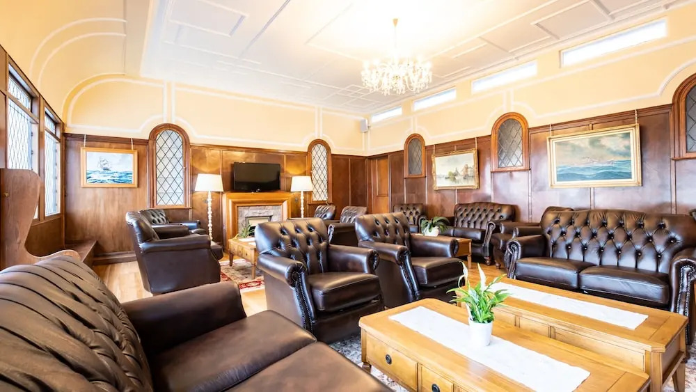 Almorah Hotel