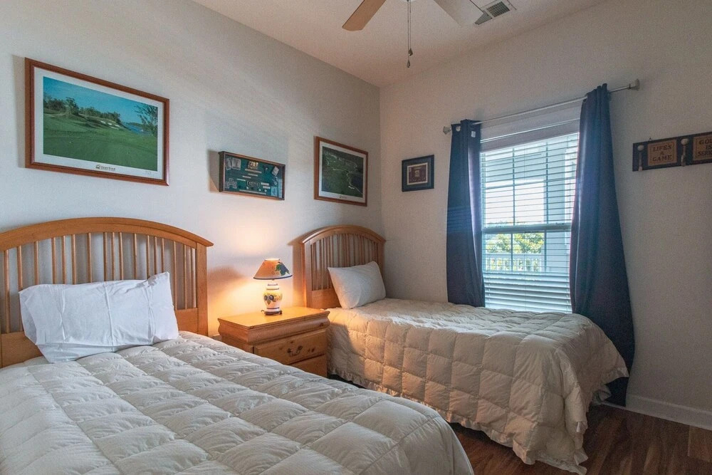 Wedgewood #233 2 Bedroom Condo by Redawning