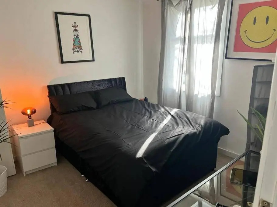 Spacious 3 bedroom house close to city centre