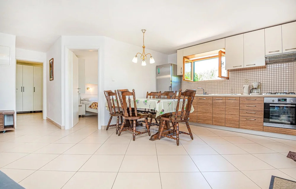 Stunning Home in Vodice With Wifi and 2 Bedrooms