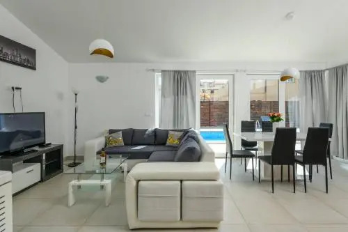 Family Villa With Pool, Wellness
