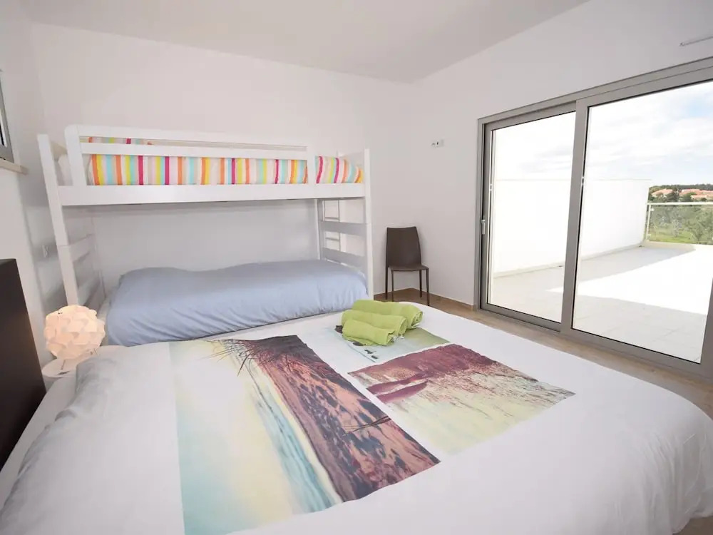 Villa in Foz do Arelho With Pool & Beach