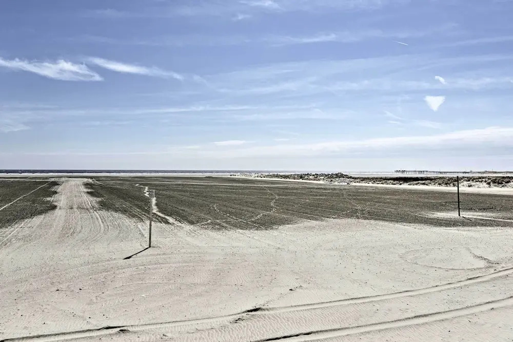 Wildwood Townhome w/ Patio: 1 Block To The Beach!