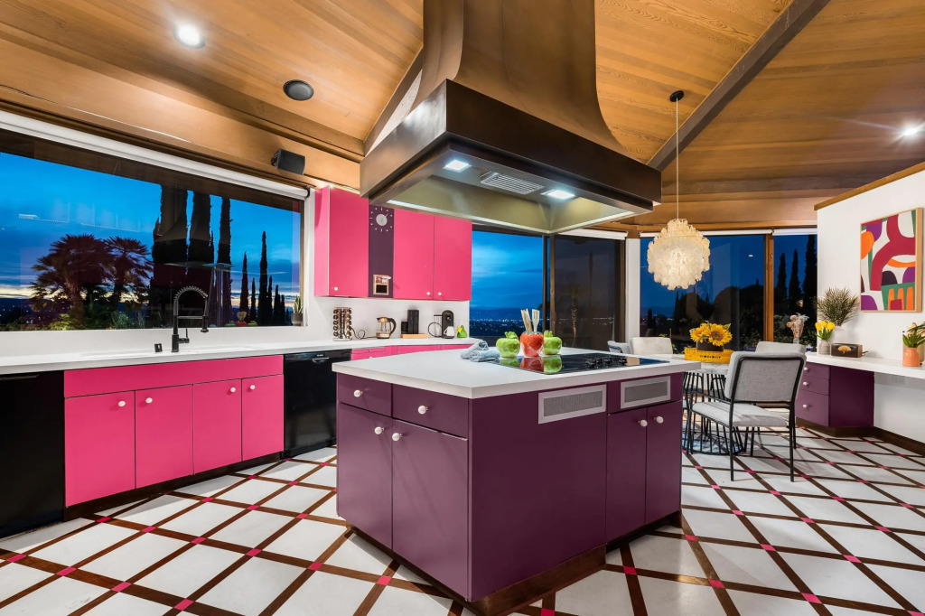 Via Vallarta - An Architecturally Significant California Modern Home