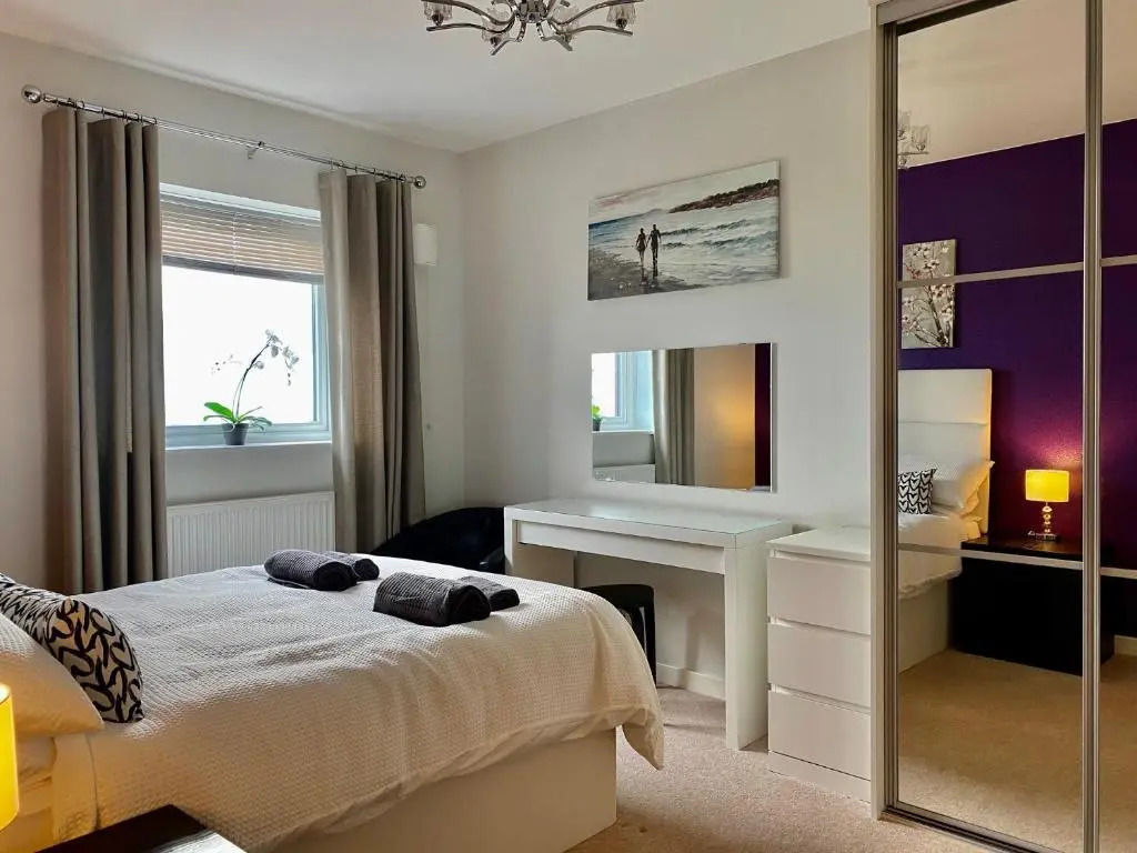 Stunning Sea Views, luxury apartment beaches & restaurants are a short walk away