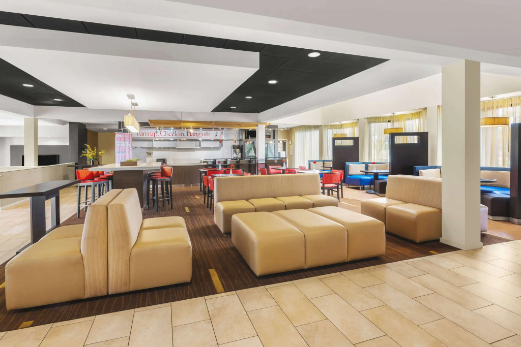 Super 8 by Wyndham Dallas Love Field Airport