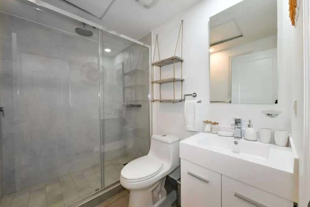 *NEW* 2Bd 2Bath APT with Ocean View, Pool, Gym