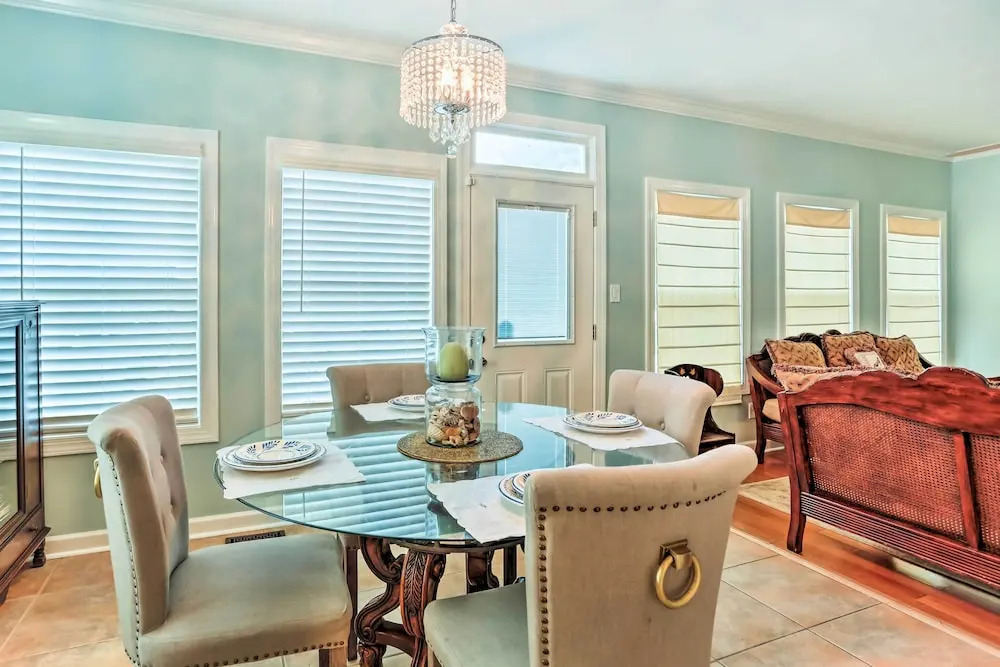 Stately Norfolk Home w/ Fenced Yard: Walk to Beach
