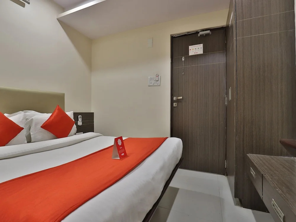 OYO 6949 New Rajdhani Hotel