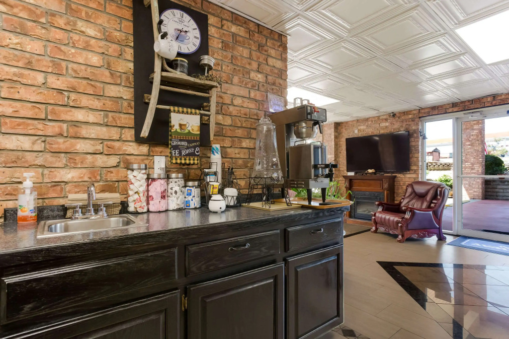 Rodeway Inn Branson, Brick House