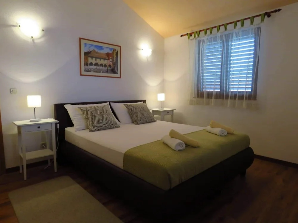 Holiday House With sea View, Outdoor Pool and Free Private Parking