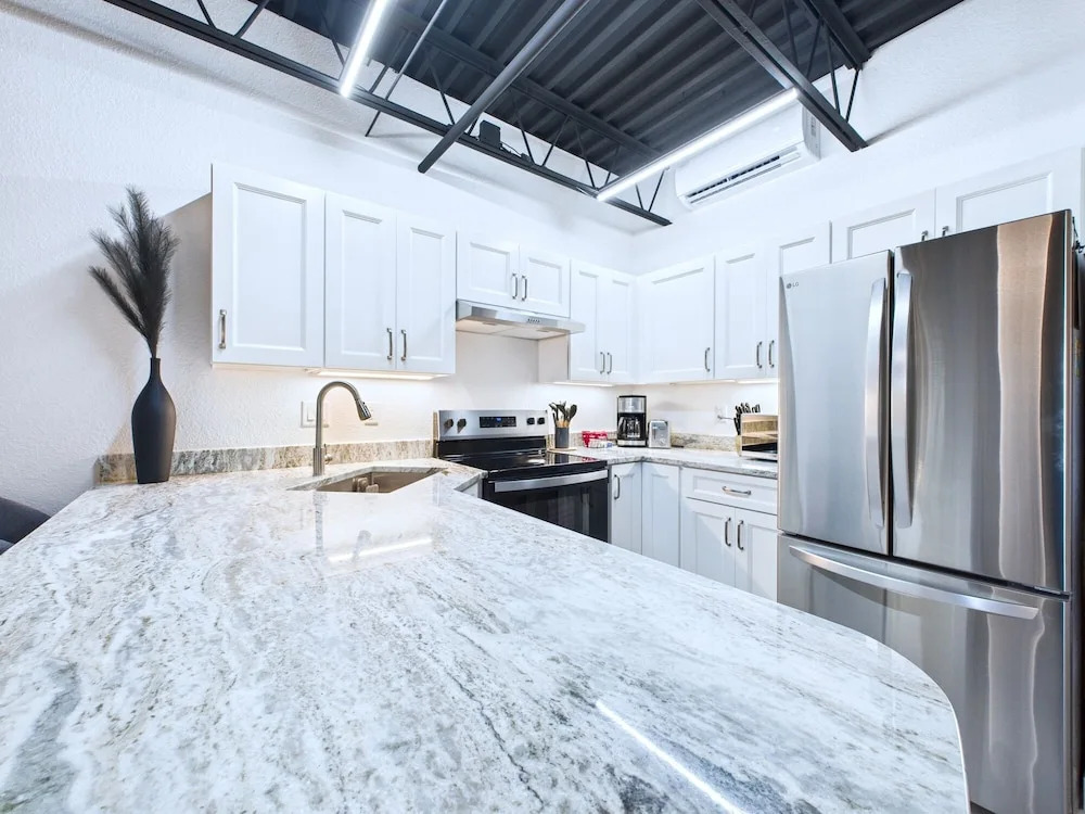 Modern Loft w Launch Views Near Beach -unit 208
