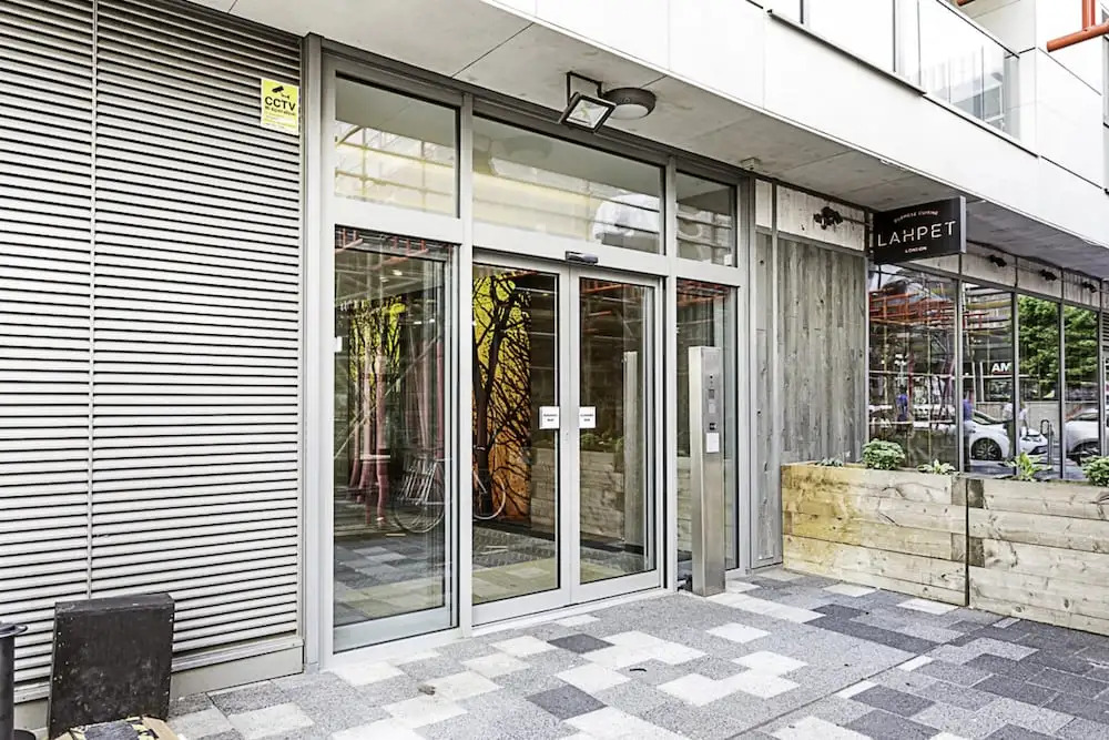 Central London Haven: Steps From Shoreditch Station