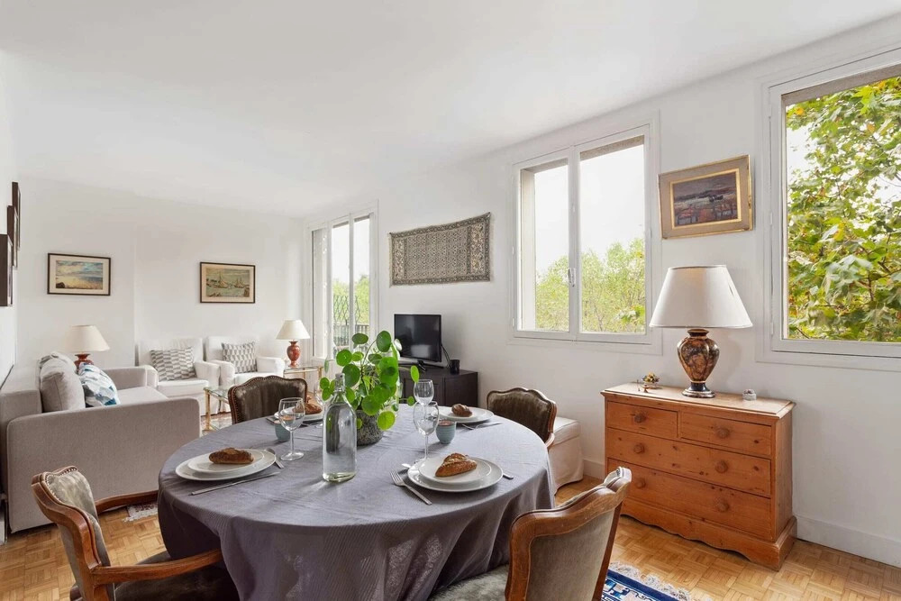 Exquisite Apartment for 4 - Live Like a Parisian