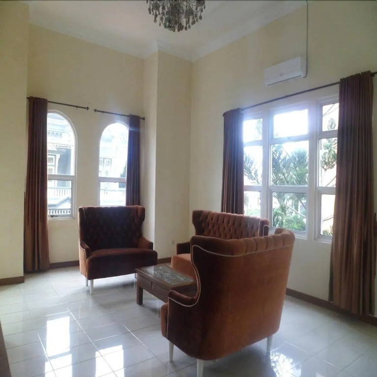 Villa Kota Bunga Azalea