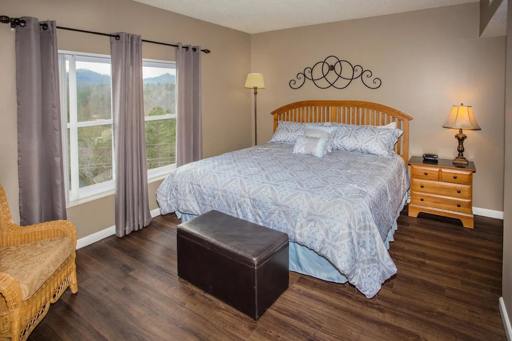 Whispering Pines 541