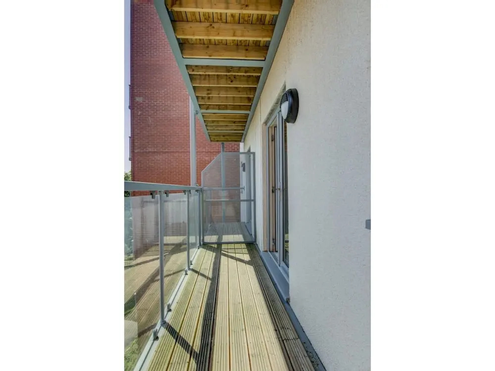 Large, Spacious and Modern apt for 4 in Manchester