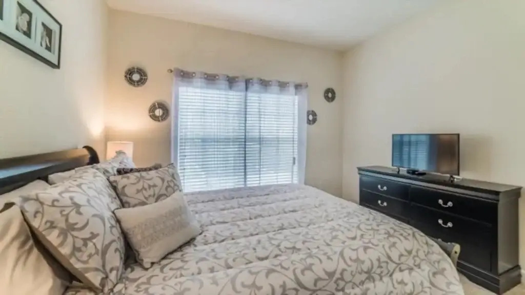 5 Bedrooms 4 Bathrooms Storey Lake 3101 Pp