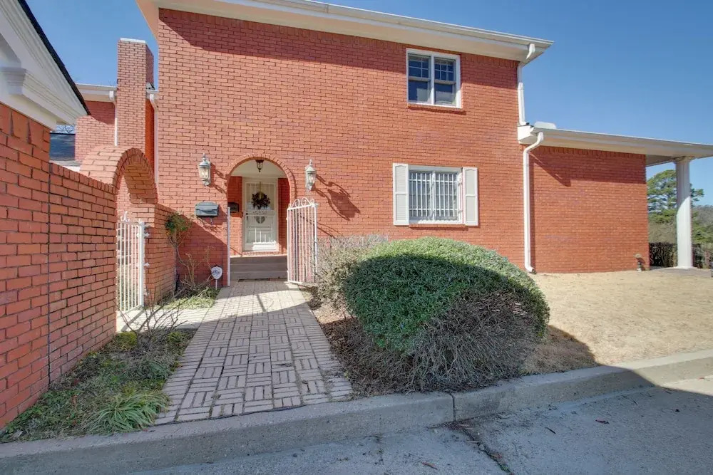 Hot Springs Home With Pool - 1/2 Mile to Oaklawn!