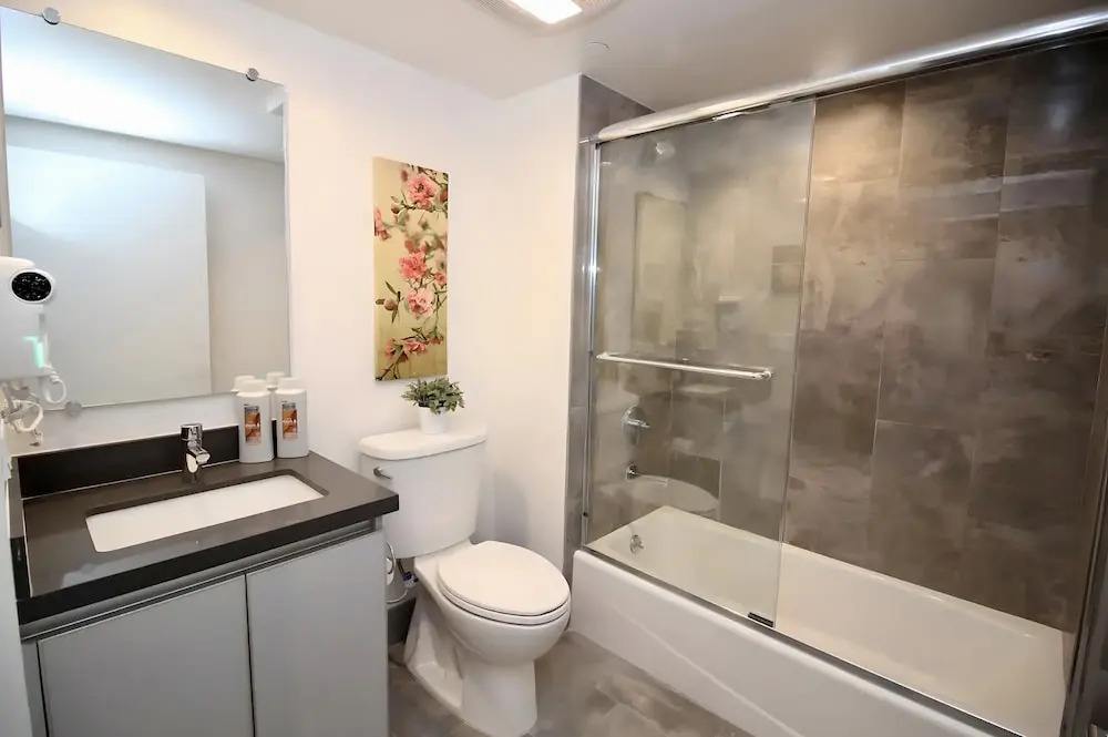 Los Angeles Grand Suites • Free Reserved Parking