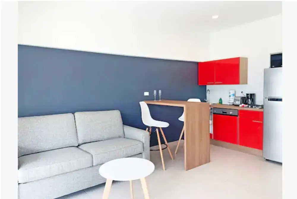 Lovely One Bedroom Apartment w Amazing Location