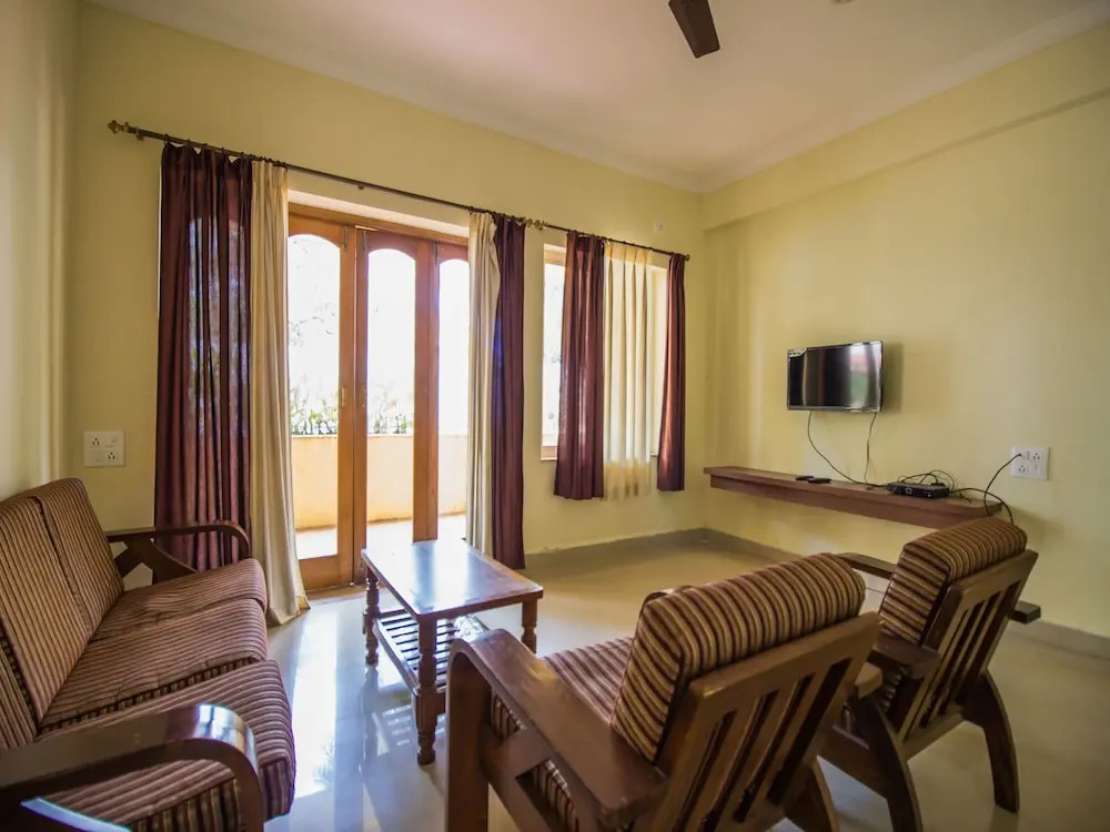 OYO 12706 Home 1BHK Pool View Sangolda
