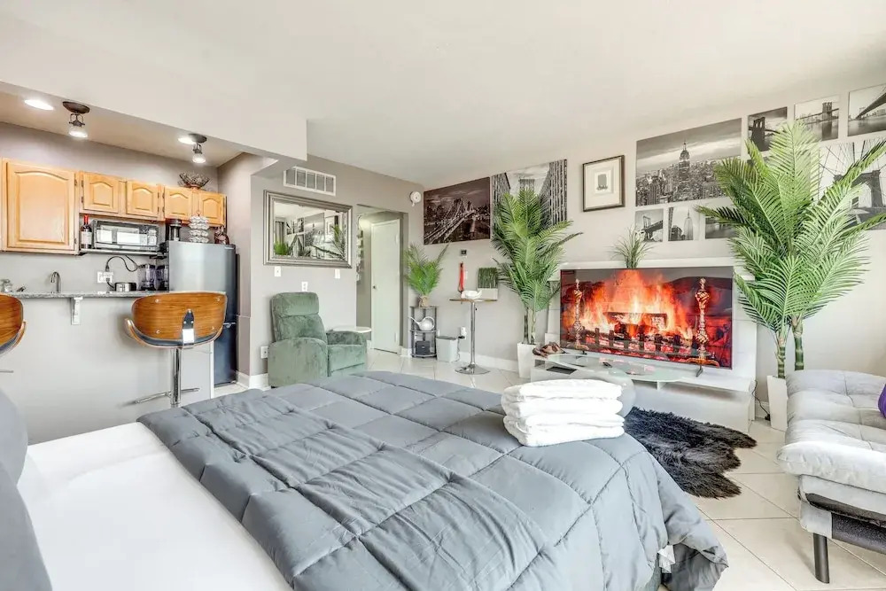 Downtown Studio w/ City Views in Jacksonville!